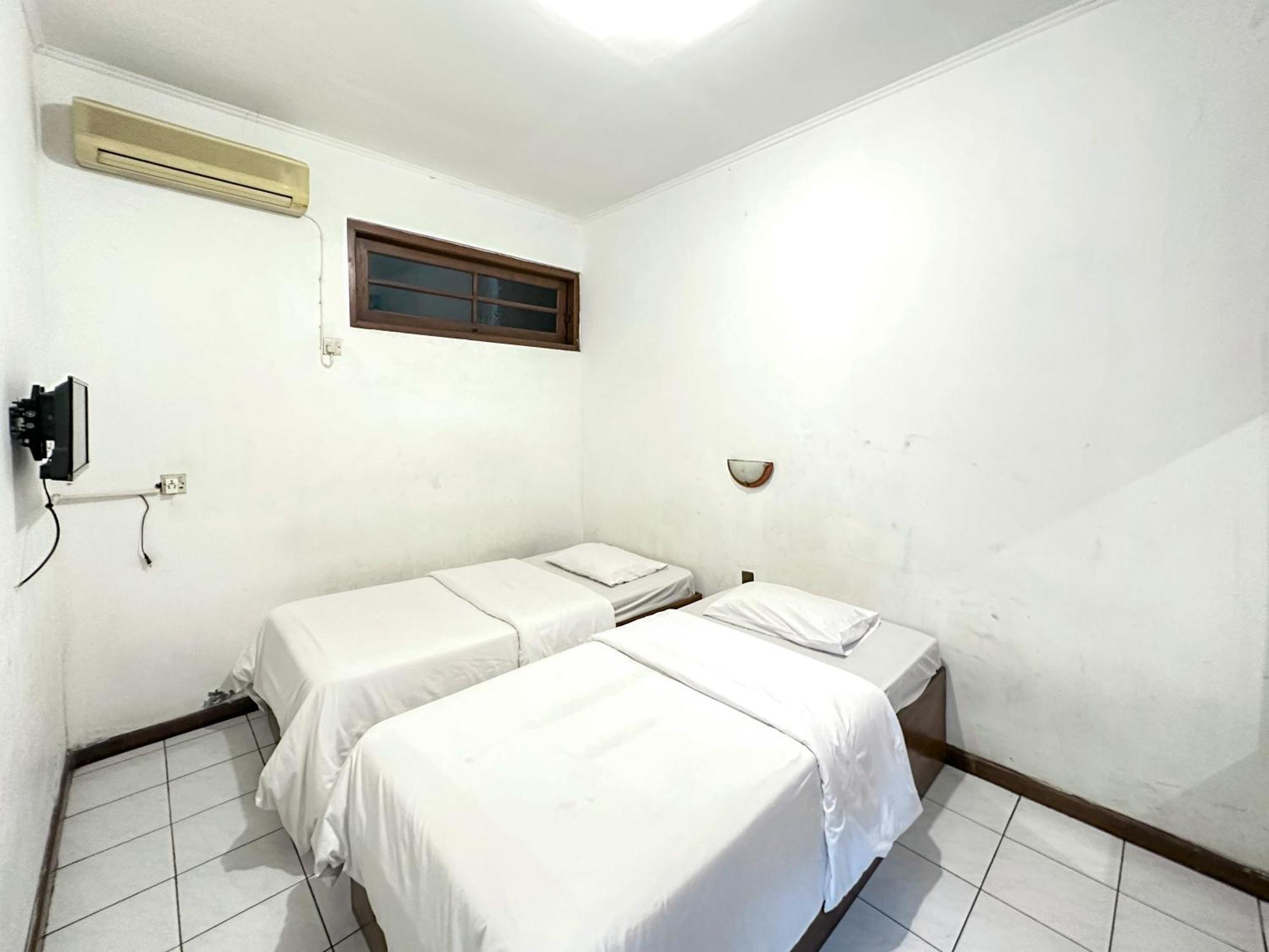 Hotel Dewi Sri Redpartner Yogyakarta Ngoại thất bức ảnh