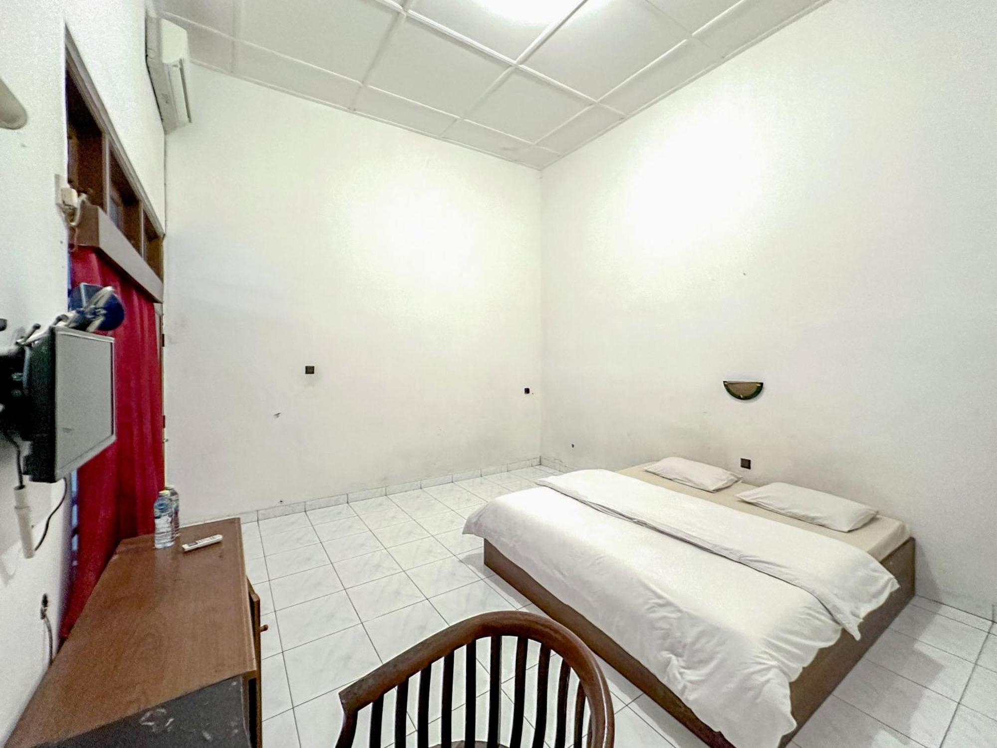 Hotel Dewi Sri Redpartner Yogyakarta Ngoại thất bức ảnh