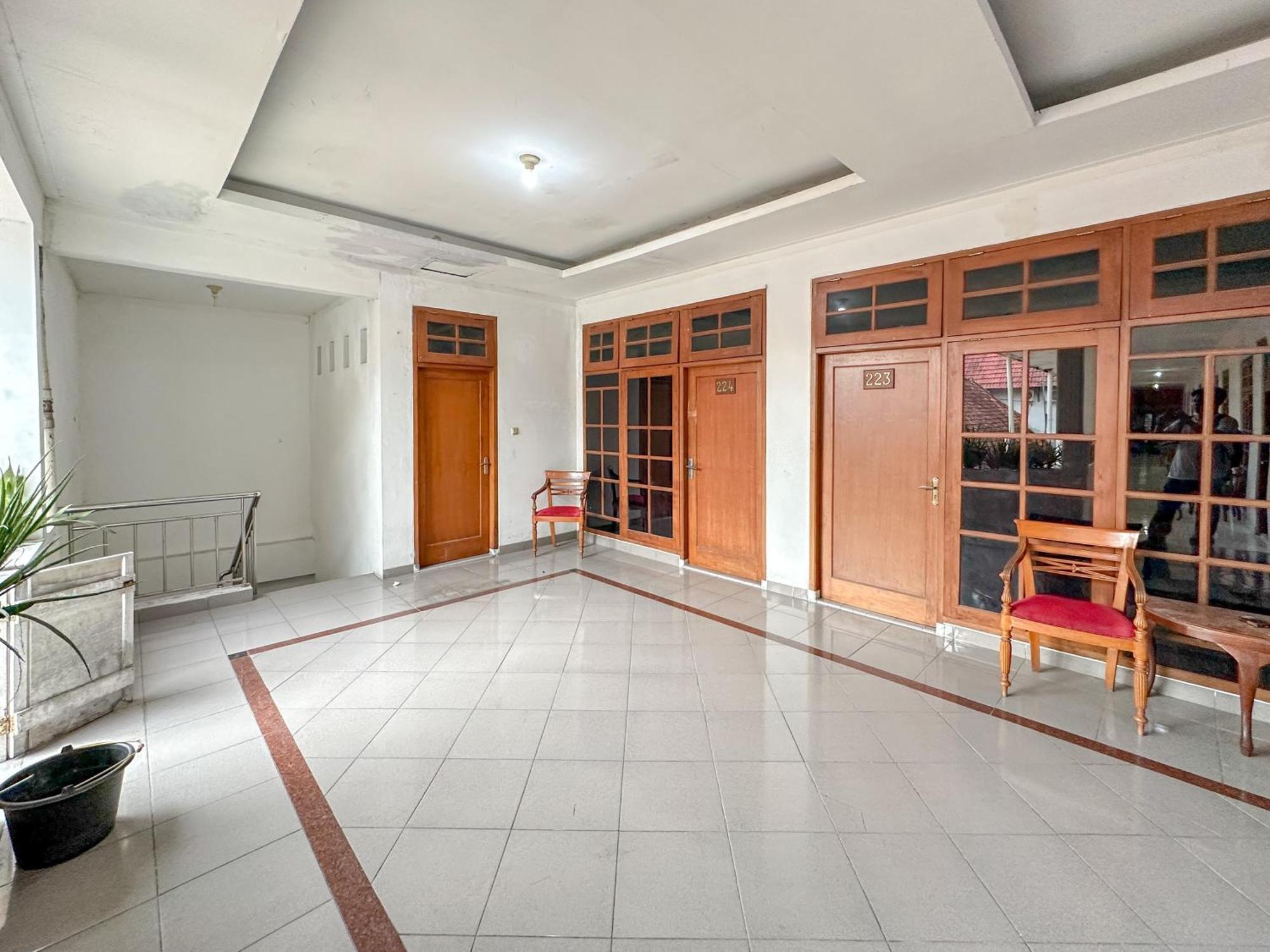 Hotel Dewi Sri Redpartner Yogyakarta Ngoại thất bức ảnh