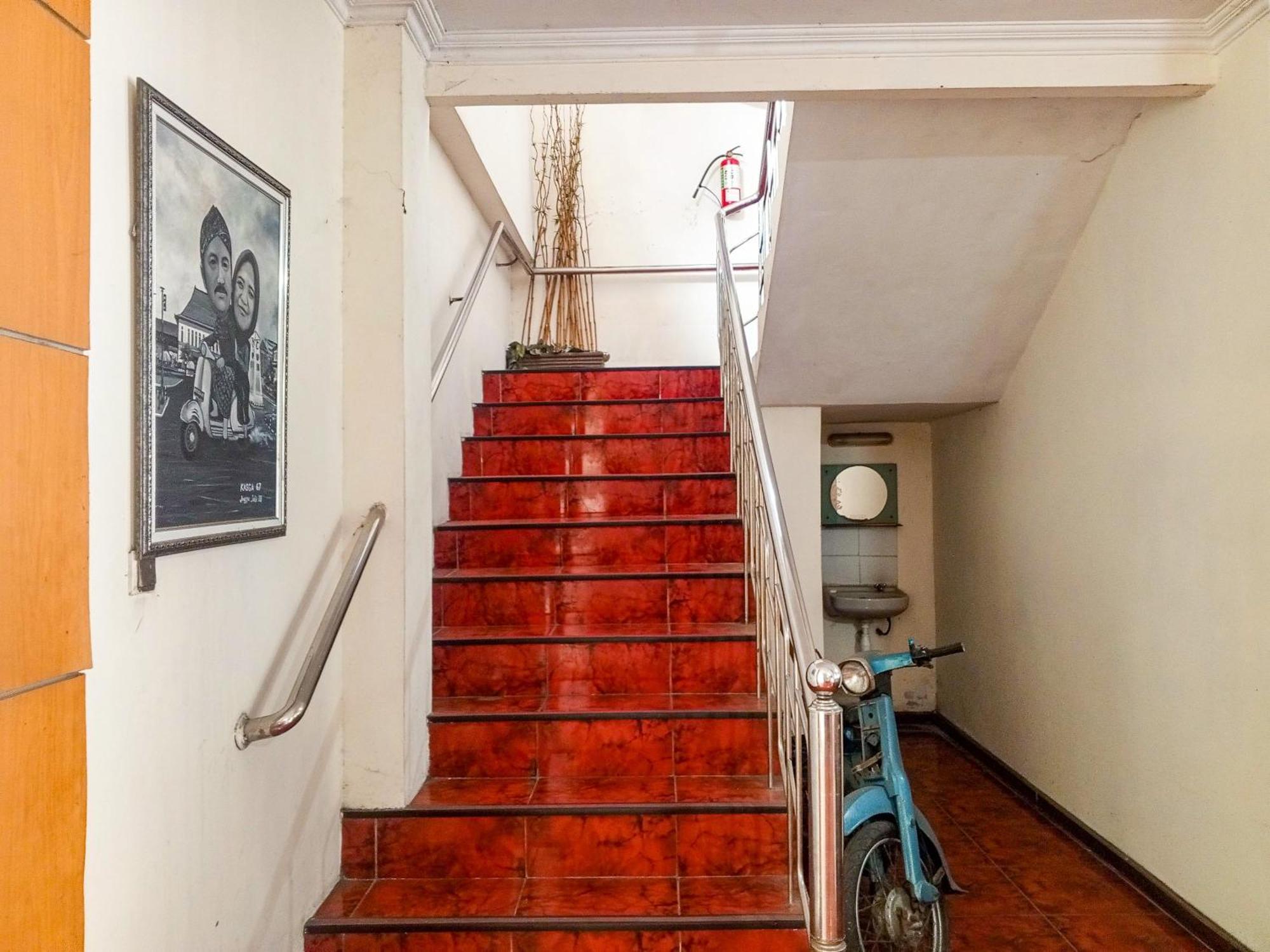 Hotel Dewi Sri Redpartner Yogyakarta Ngoại thất bức ảnh