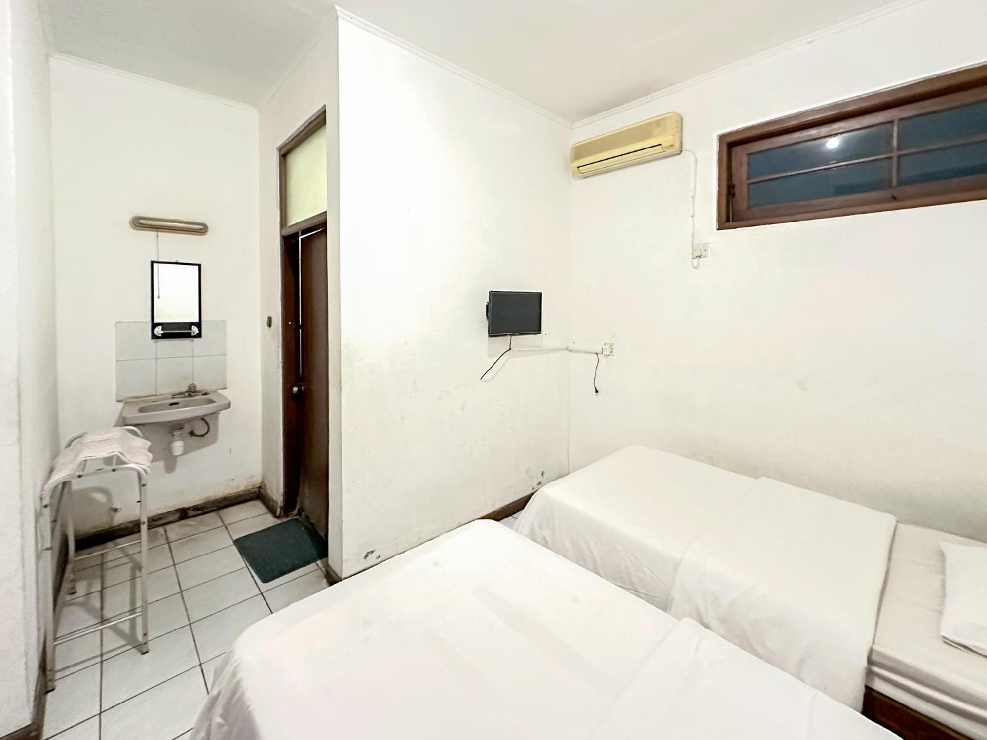 Hotel Dewi Sri Redpartner Yogyakarta Ngoại thất bức ảnh
