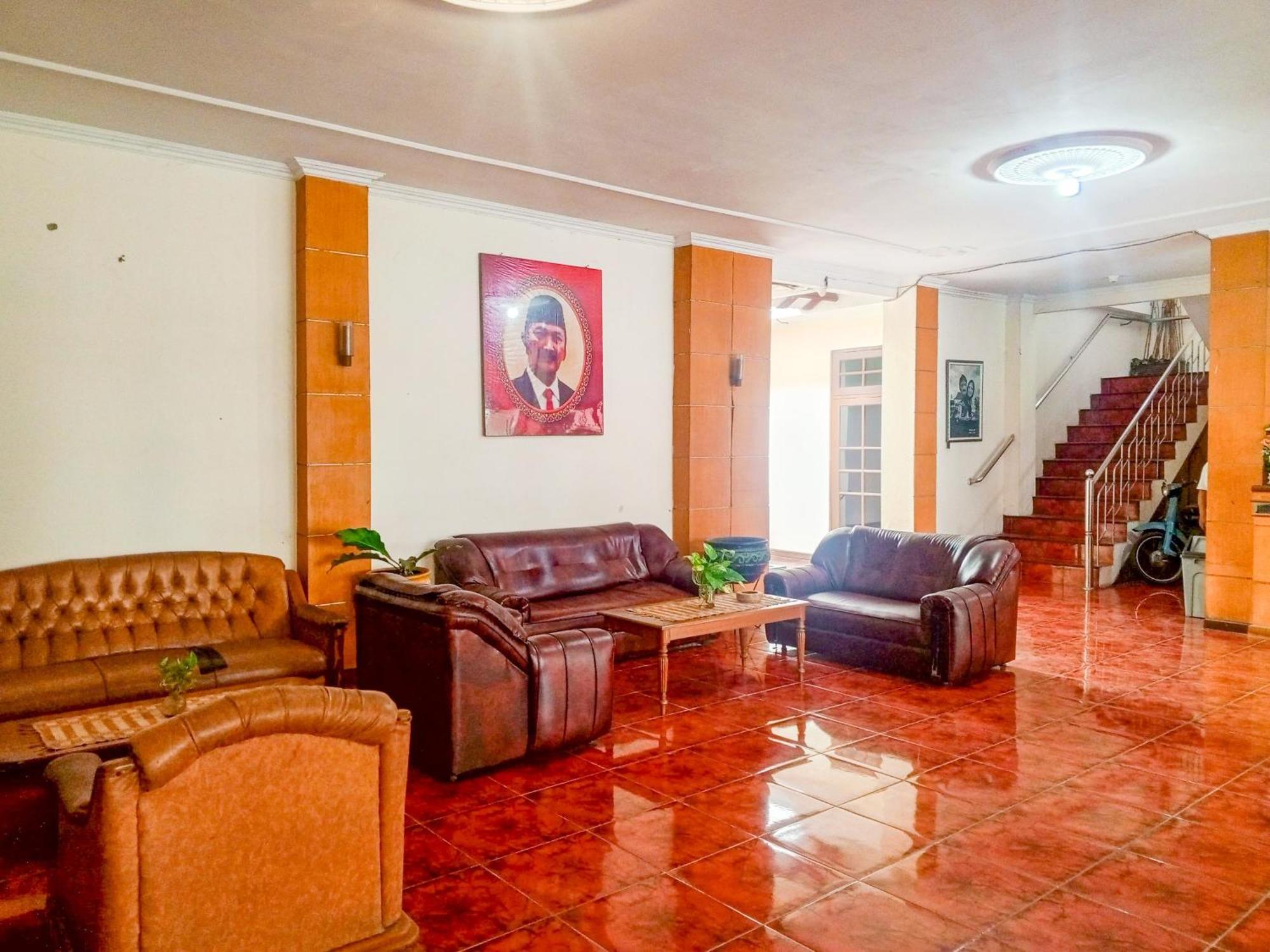 Hotel Dewi Sri Redpartner Yogyakarta Ngoại thất bức ảnh