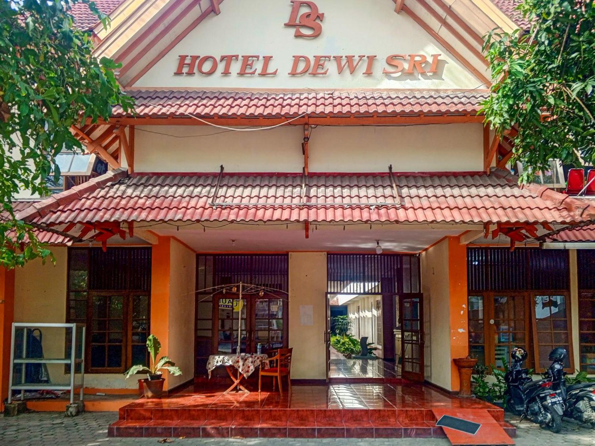 Hotel Dewi Sri Redpartner Yogyakarta Ngoại thất bức ảnh