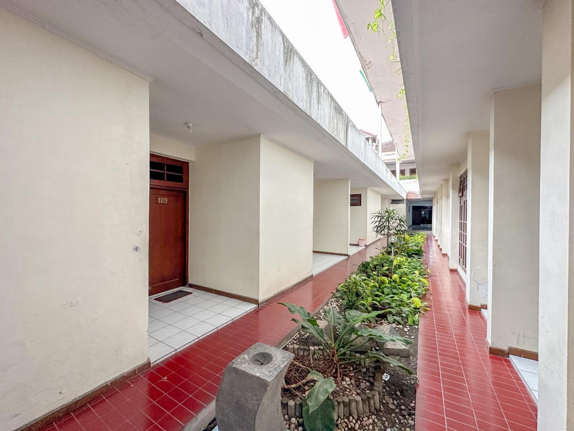 Hotel Dewi Sri Redpartner Yogyakarta Ngoại thất bức ảnh