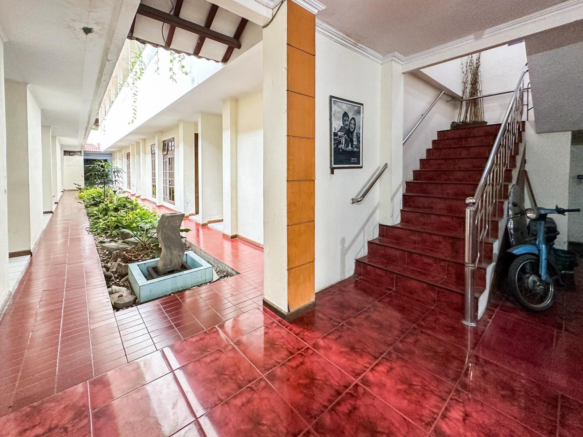 Hotel Dewi Sri Redpartner Yogyakarta Ngoại thất bức ảnh